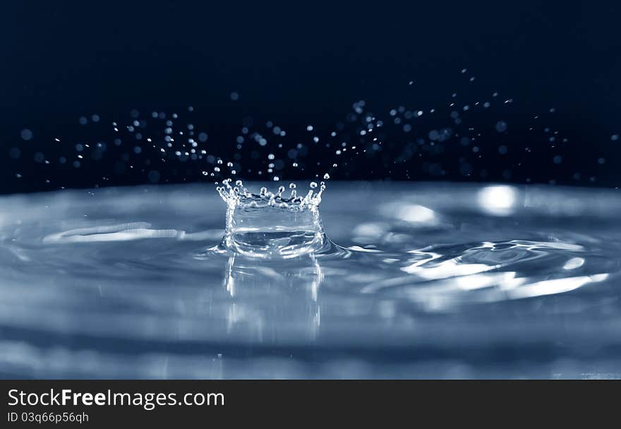 Water drop crown on water surface