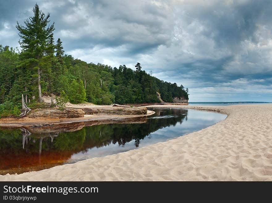 Image of Miners River flowing into Lake Superior.