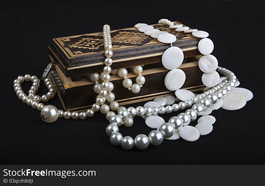 Casket with pearls