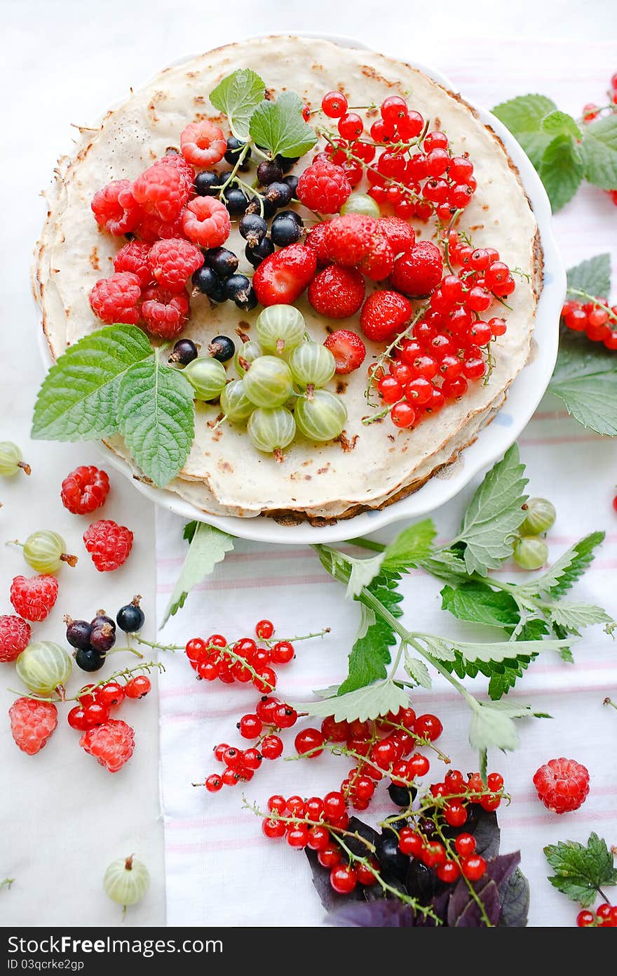 Pancakes with berries and mint