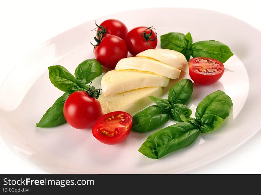 Mozzarella cherry tomatoes basil