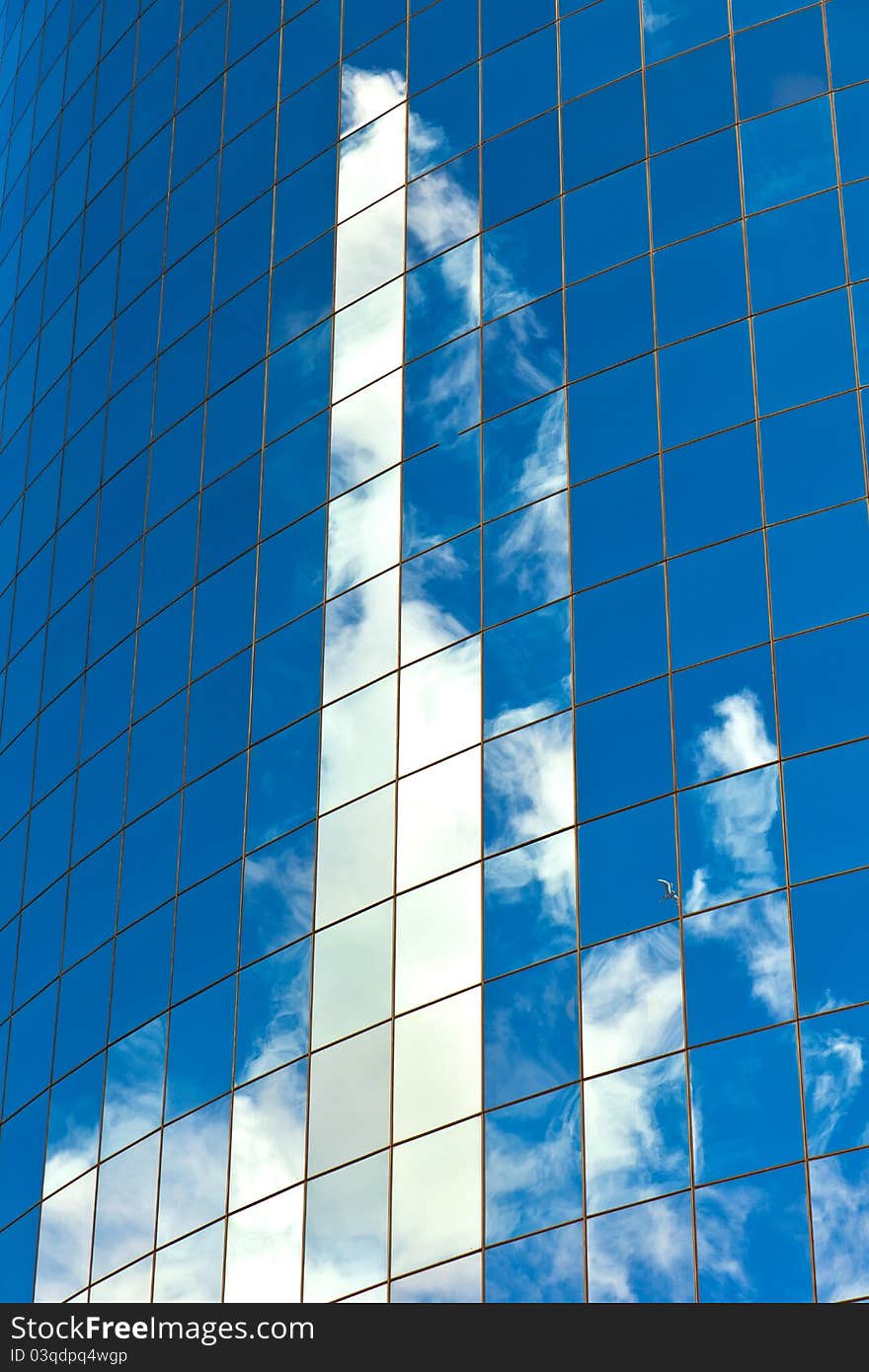 Facade of Skyscraper with reflection of sky in New York