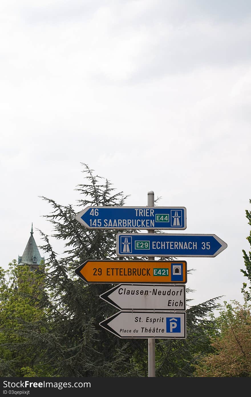 Pointers streets in Luxembourg