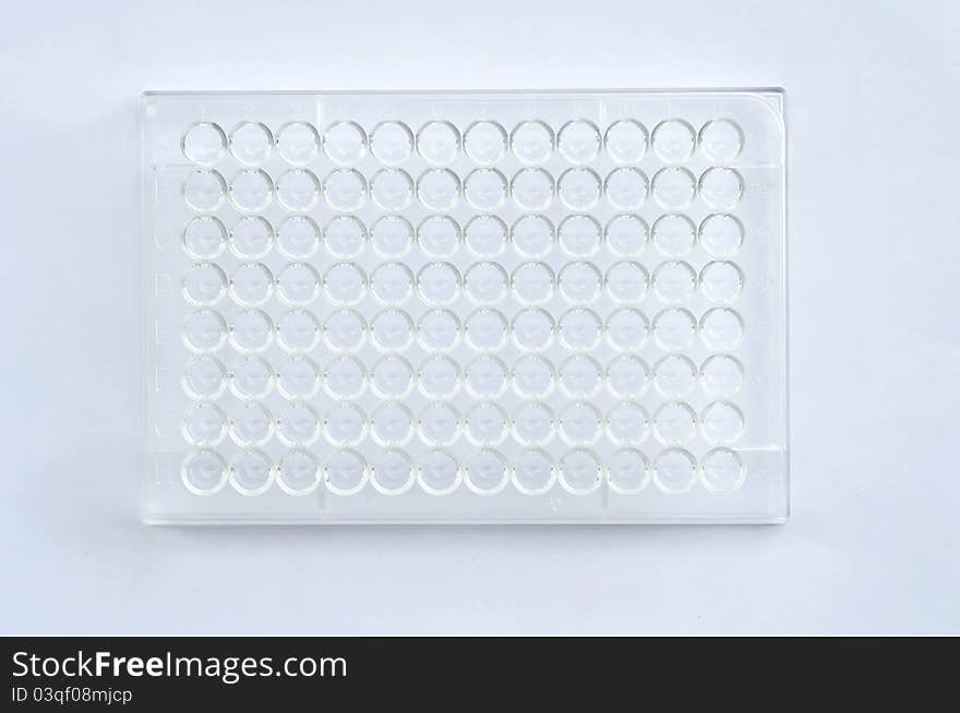 A 96 wells plate for laboratory testing