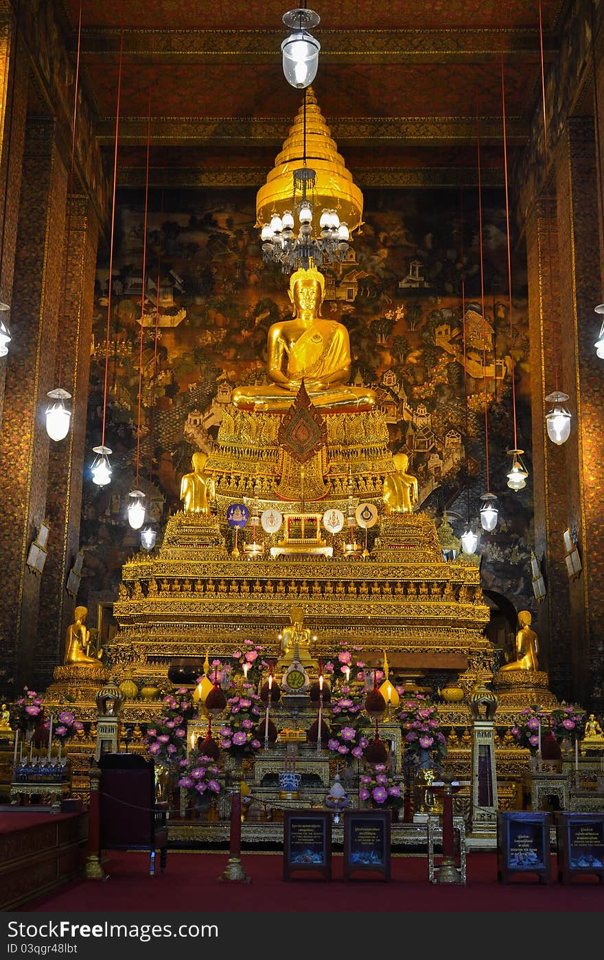 Buddha in church of Wat Pho