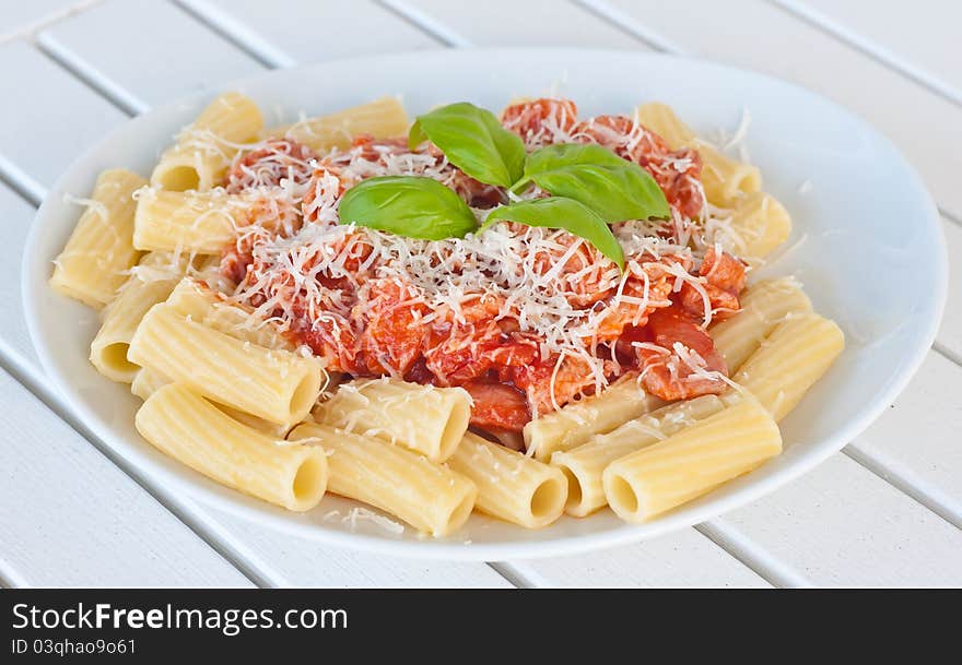 Pasta with tomatoe sauce with some basil on top