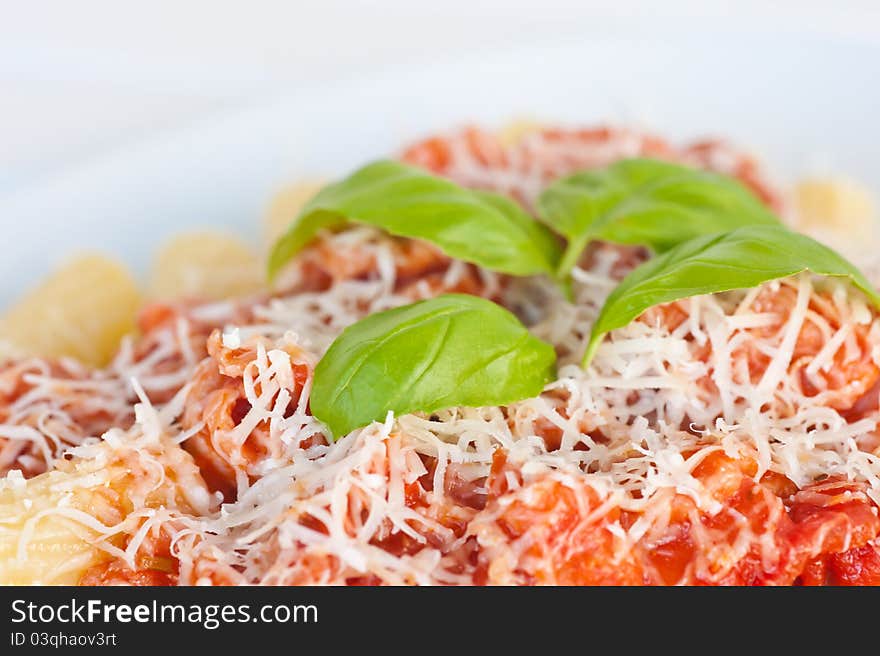 Pasta with tomatoe sauce with some basil on top