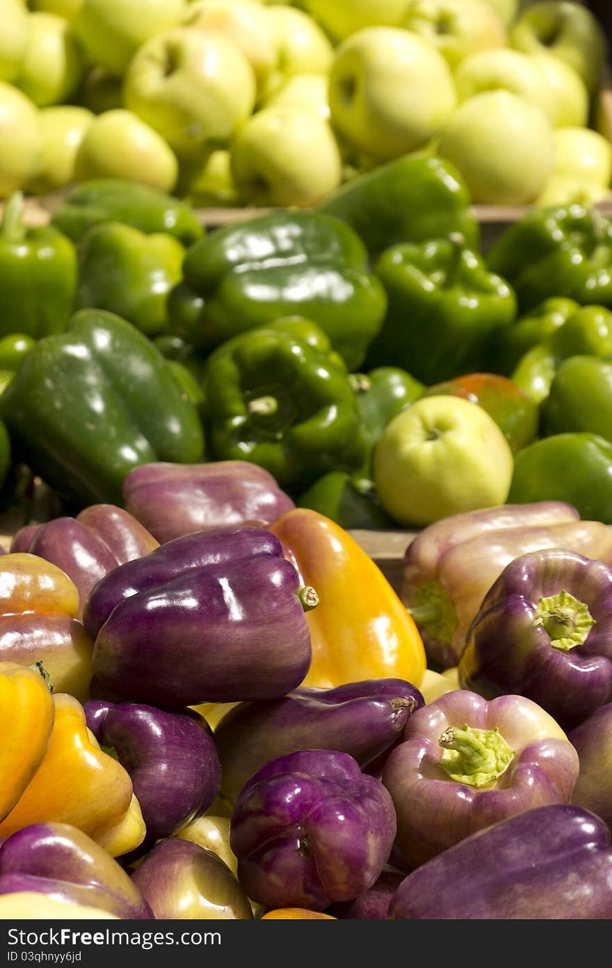 Lots of healthy vegetables for sale at the market.