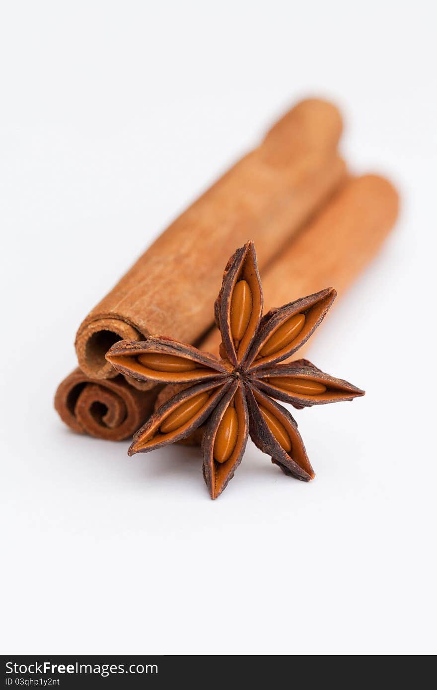 Cinnamon sticks, star anise