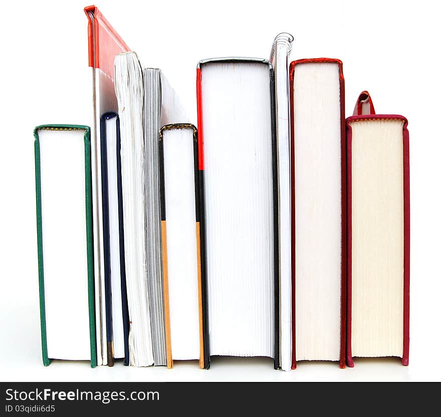 An sorting books in library order