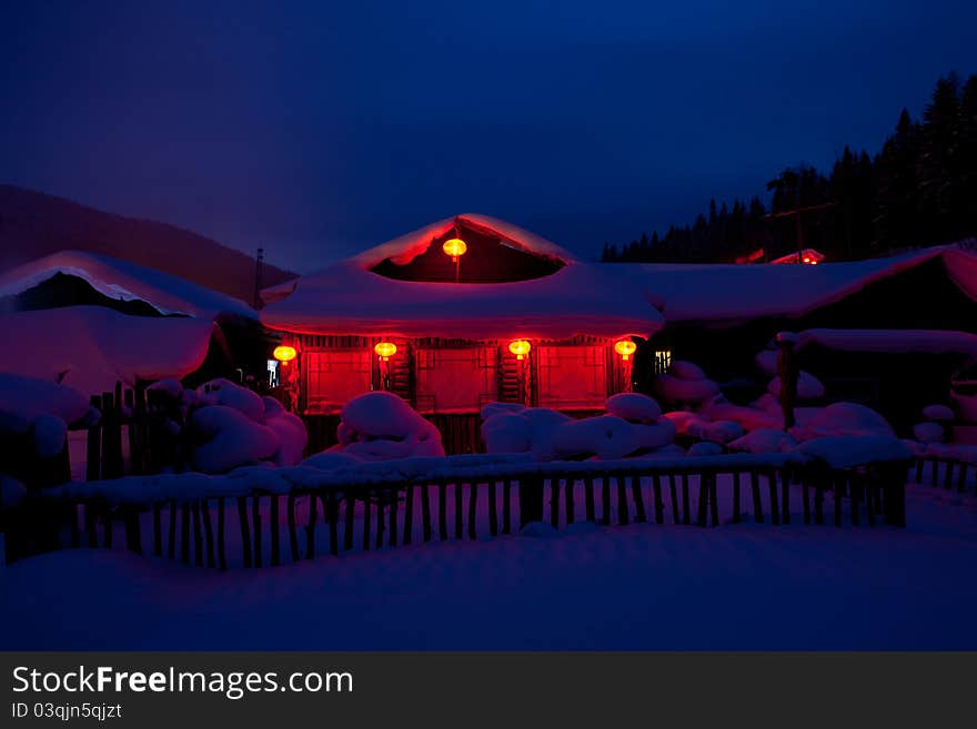 Snow-capped, the bimodal forest is located in scenic southwestern Mudanjiang Hailin Dahailin Forestry, the area of ​​500 hectares, the entire region are at 1200 meters above sea level. This long period of snow, snow period of up to seven months each year from October to May the following year snow stretch, the average snow depth of 2 meters, called China the most snow, and snow quality is good, high viscosity, snow, red, cedar, clouds form the perfect combination of a beautiful holy picture. Snow-capped, the bimodal forest is located in scenic southwestern Mudanjiang Hailin Dahailin Forestry, the area of ​​500 hectares, the entire region are at 1200 meters above sea level. This long period of snow, snow period of up to seven months each year from October to May the following year snow stretch, the average snow depth of 2 meters, called China the most snow, and snow quality is good, high viscosity, snow, red, cedar, clouds form the perfect combination of a beautiful holy picture