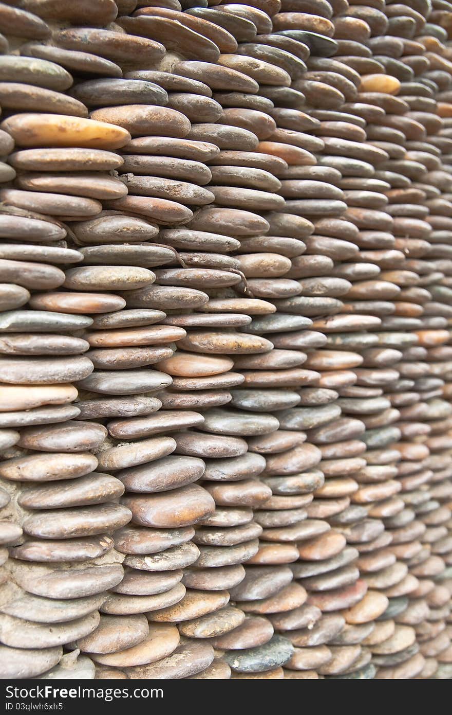 Circle pebble wall