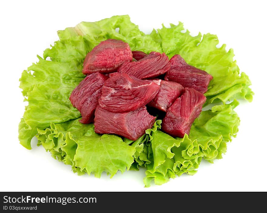 Crude meat with lettuce