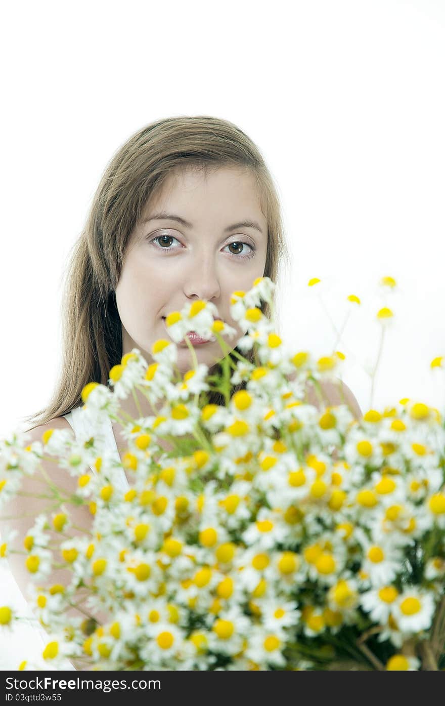 Young   brunette with bouquet of  daisy 2