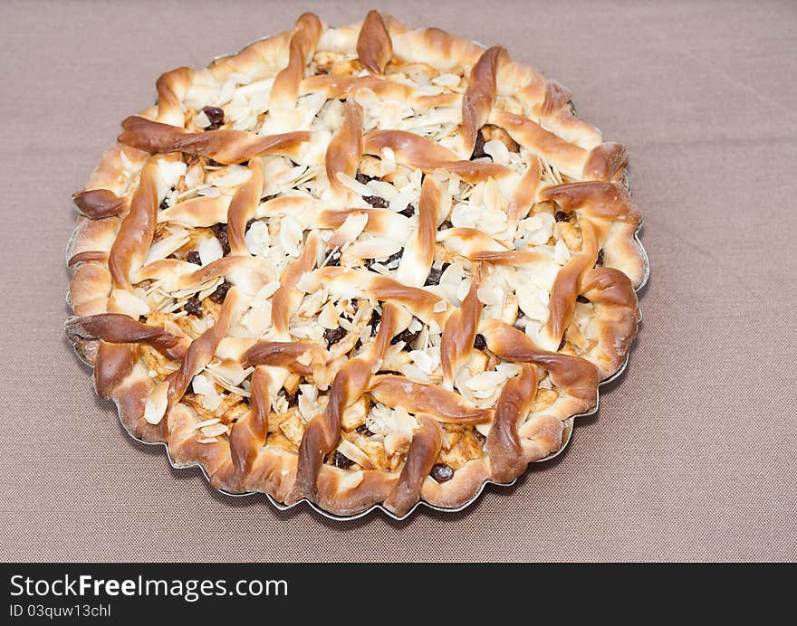 Belgian Apple Raisin Pie