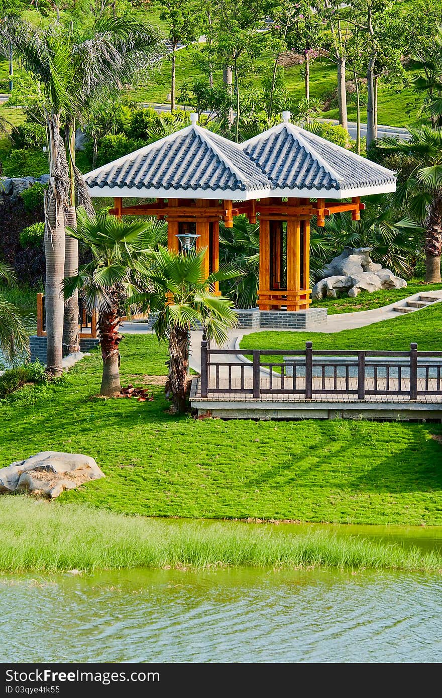 The tree ， stone ，lake and pavilion in the Romantic park