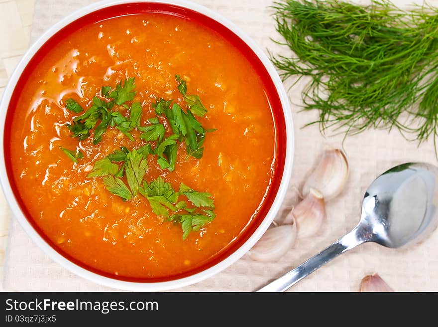 Tomato cream soup with parsley