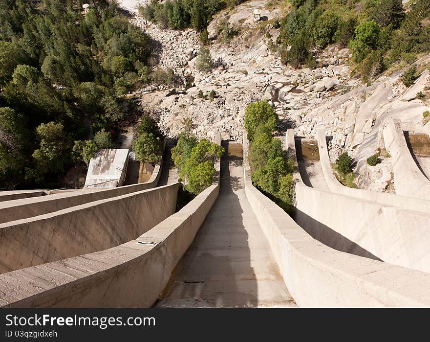 Dam between mountains