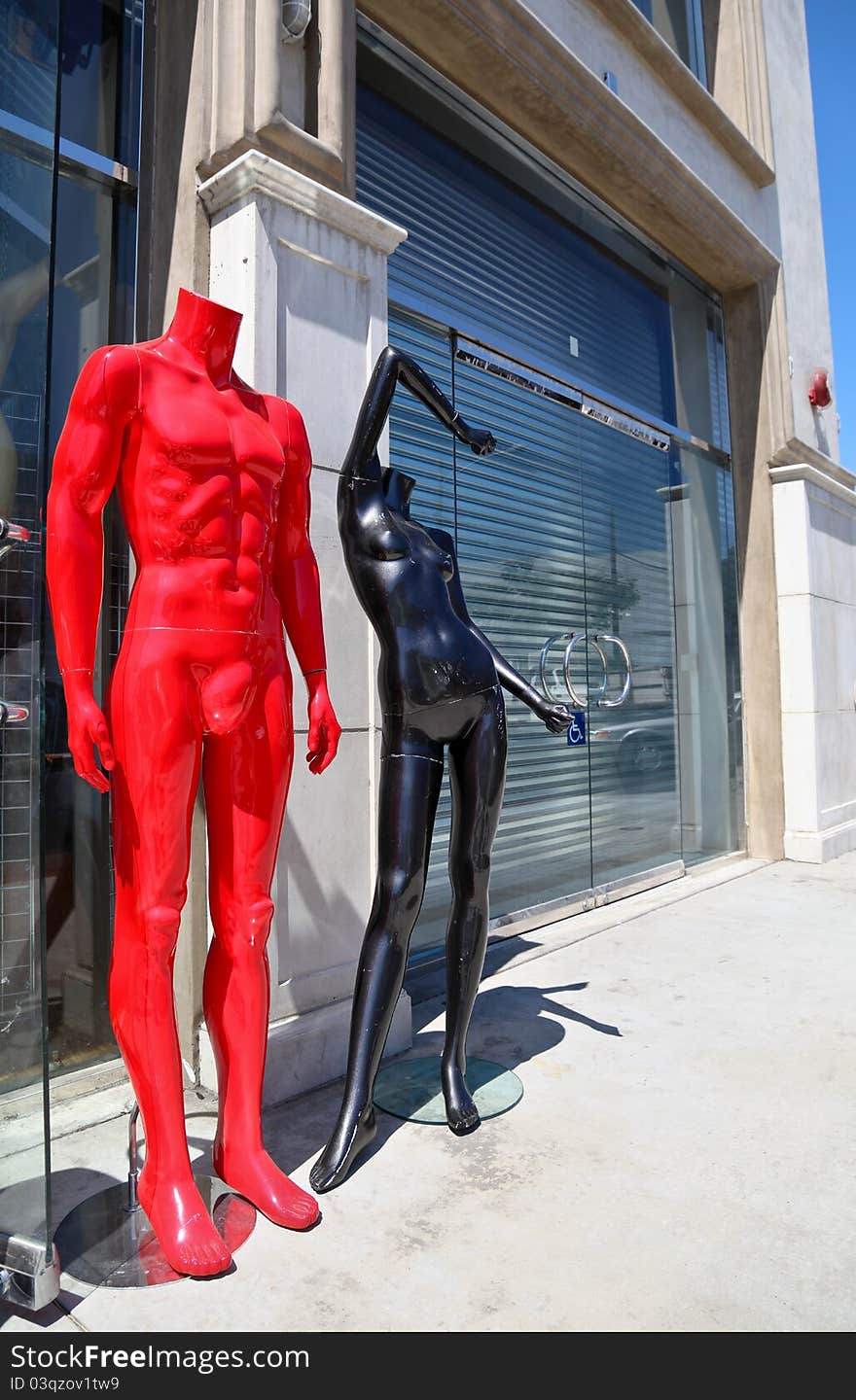 Mannequins invite to the sale event