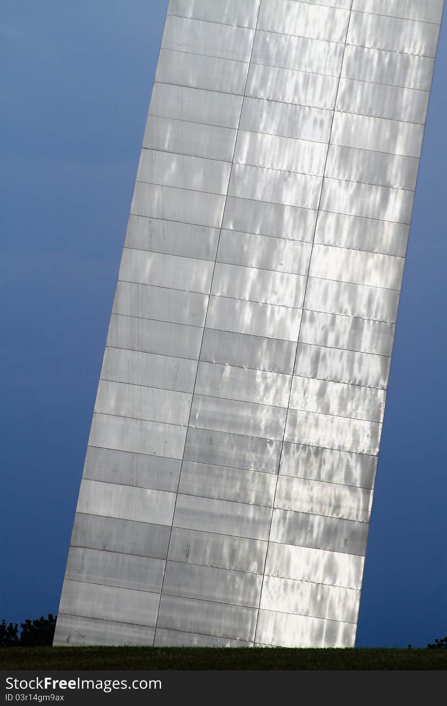 Base of Gateway Arch, St. Louis, showing the tilt of the stainless steel sections. Base of Gateway Arch, St. Louis, showing the tilt of the stainless steel sections