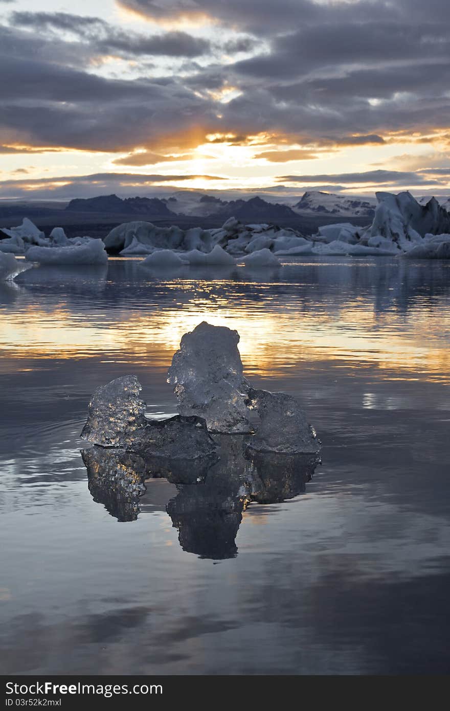 Ice by the sunset in Jökulsárlón