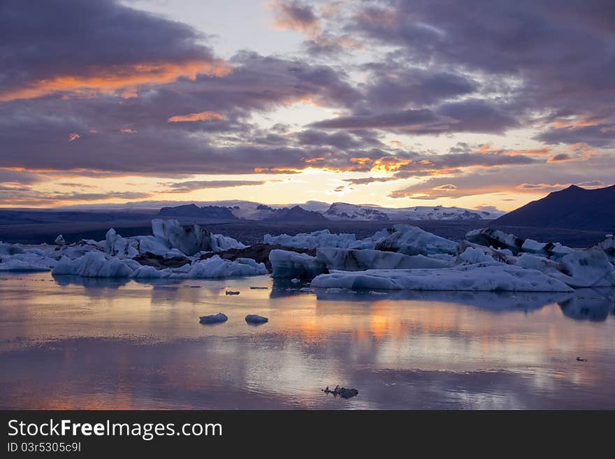 Ice by the sunset in Jökulsárlón