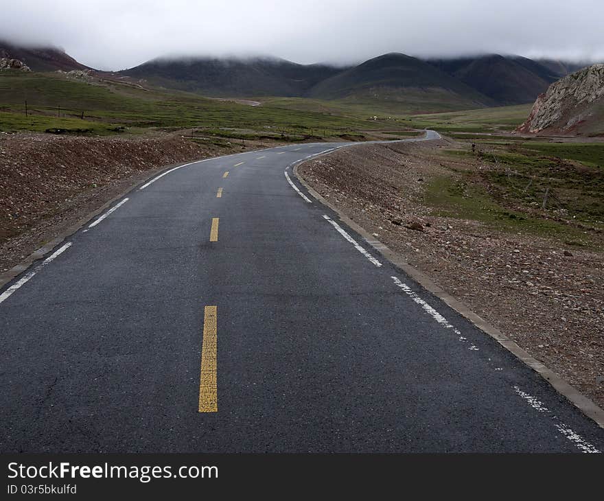 Plateau Highway near the Namtso Lake