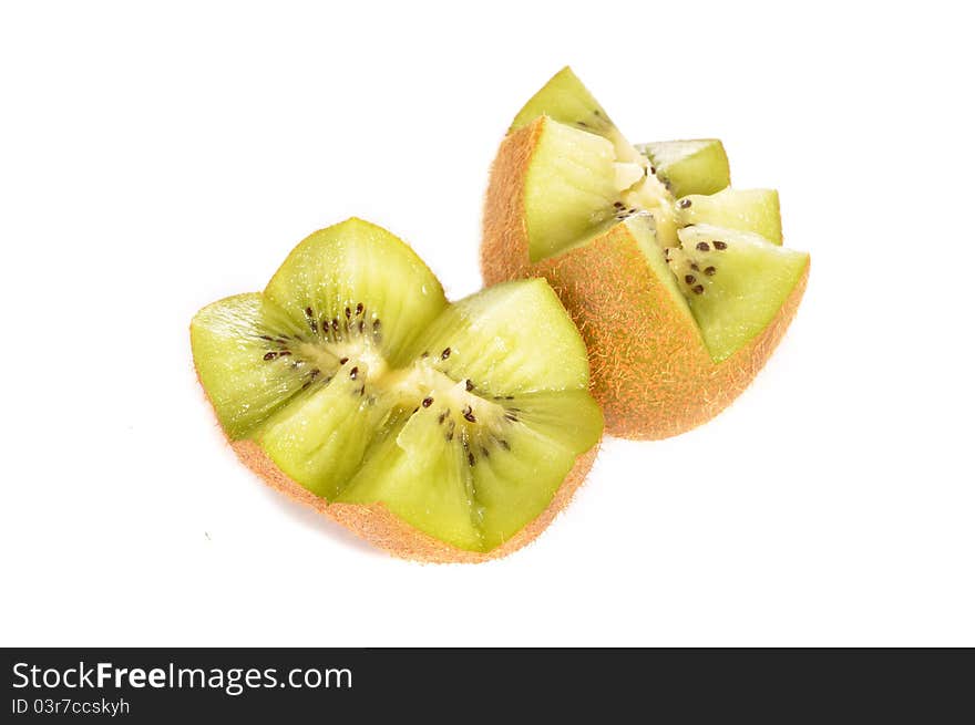 Kiwi pieces are cut and lie on a table