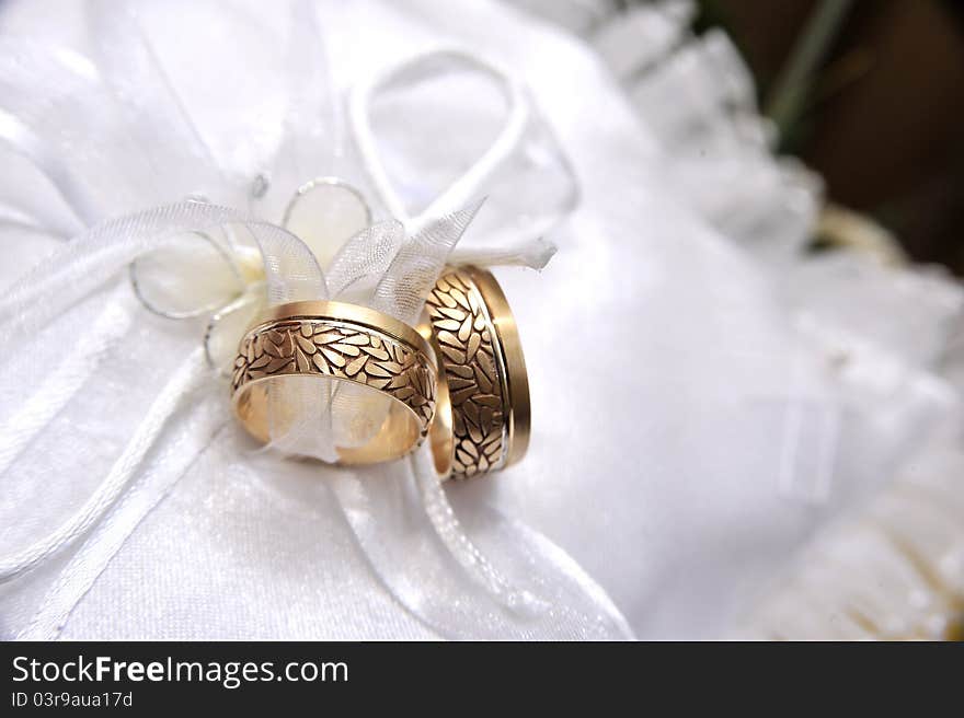 Wedding golden rings