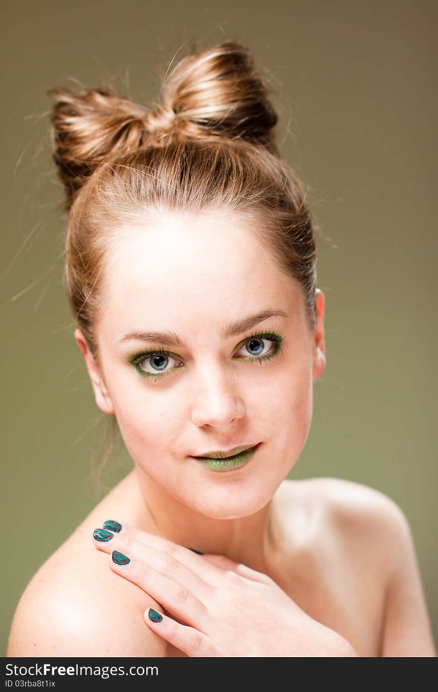 Ecology concept 
beautiful woman with luxury makeup green manicure, lips and cockade. Ecology concept 
beautiful woman with luxury makeup green manicure, lips and cockade