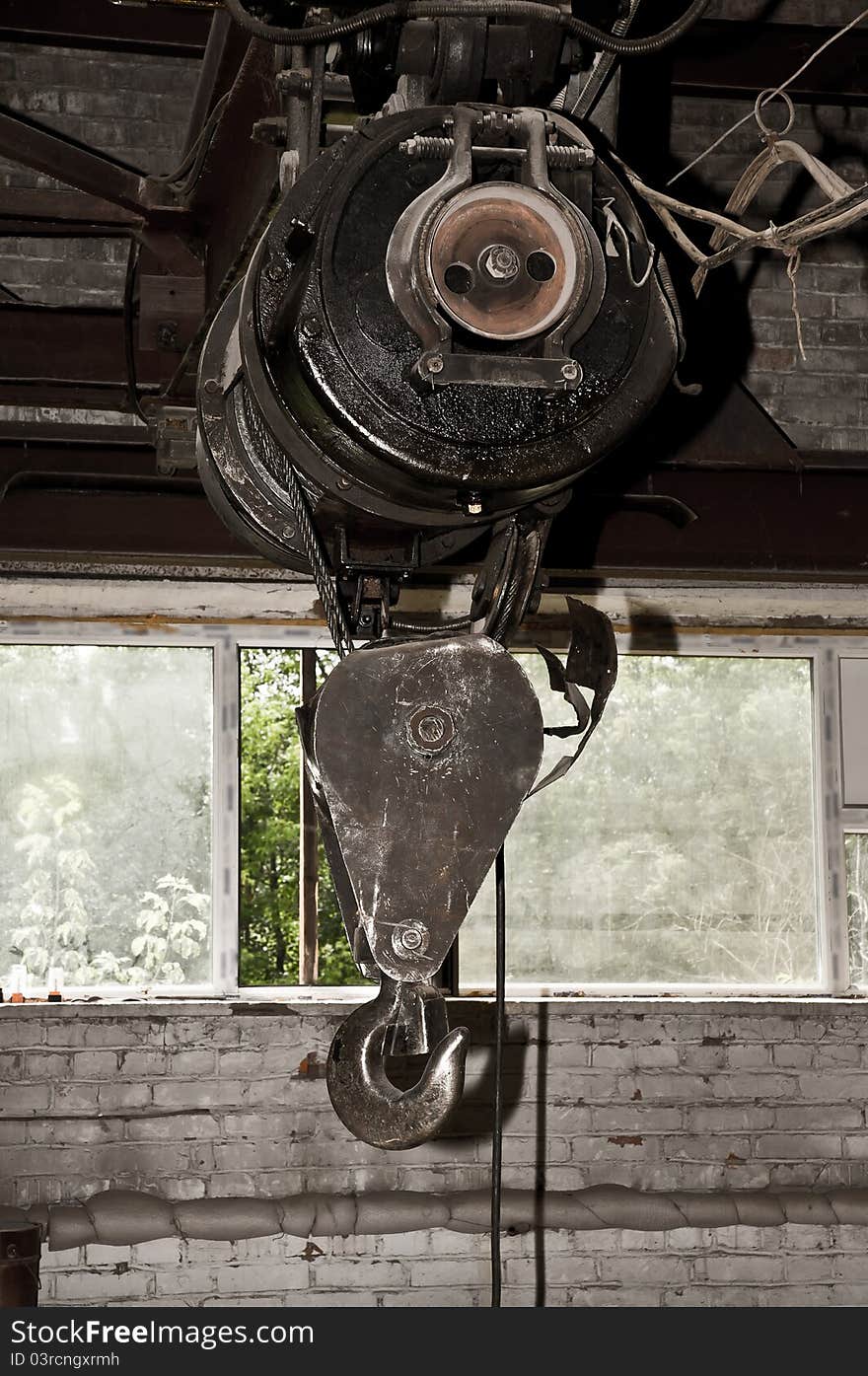 Beam crane in a plant