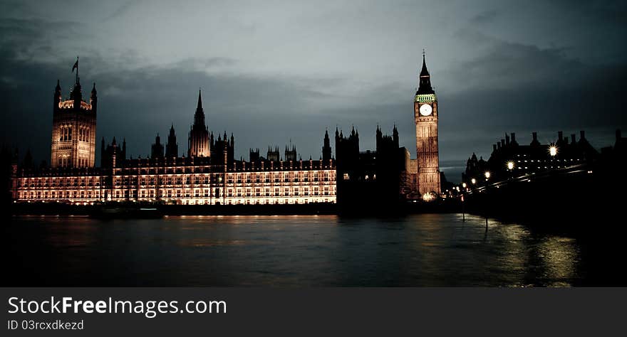 This image shows Westminster and Big Ben in night