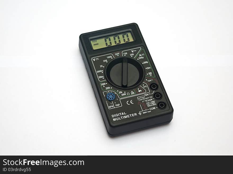 Digital multimeter to measure voltage and resistance