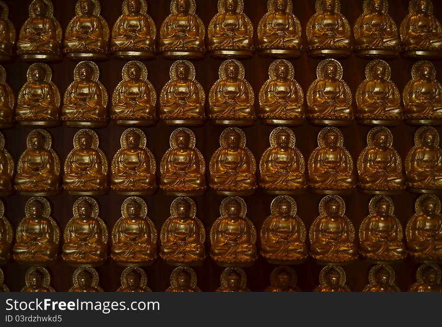 Golden buddha statue at Lengnoeiyi Chinese temple