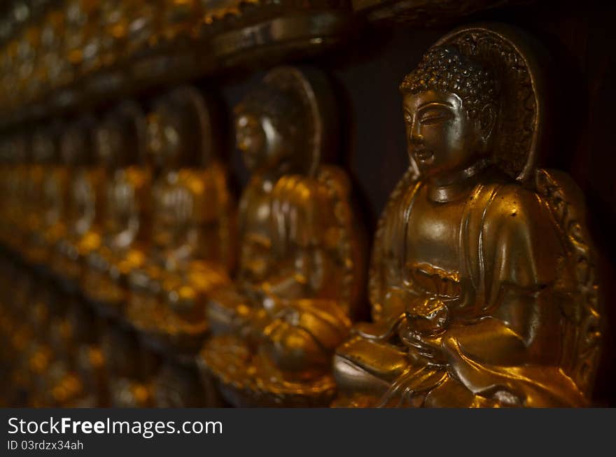 Golden buddha statue at Lengnoeiyi Chinese temple