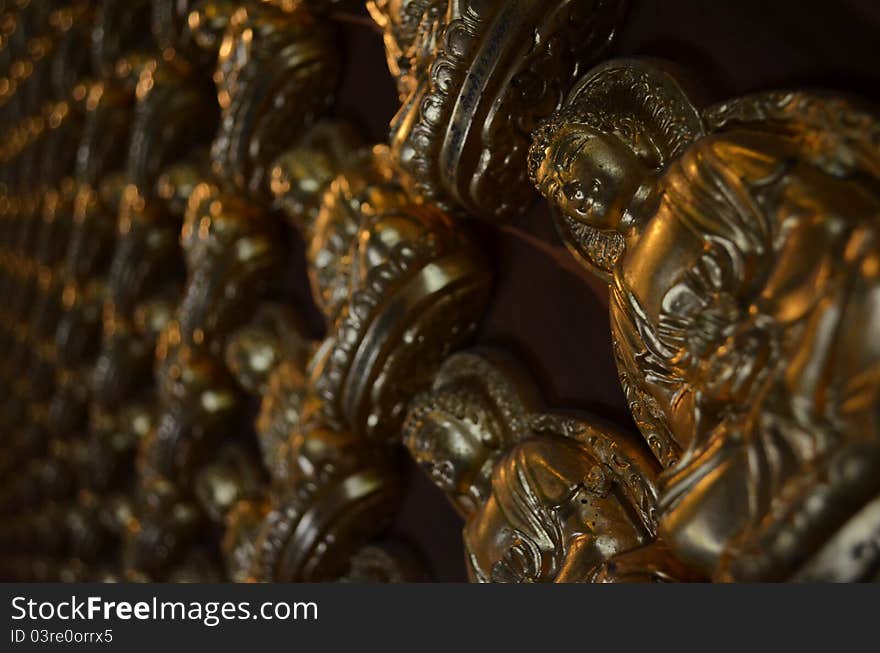 Golden buddha statues at Lengnoeiyi temple