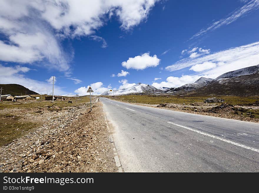 Tibet: road in the himalayas