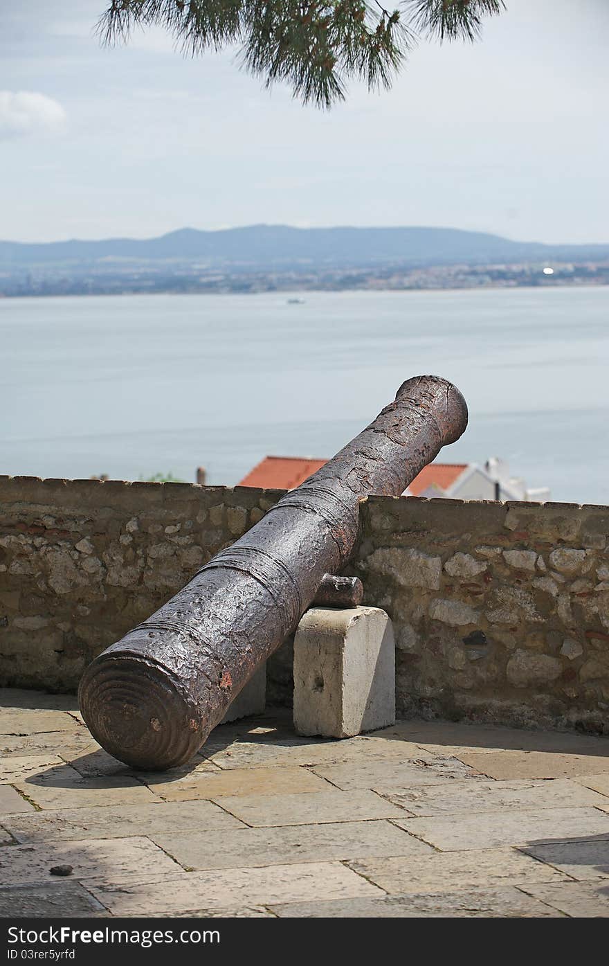 Cannon in the fortress of Lisboa