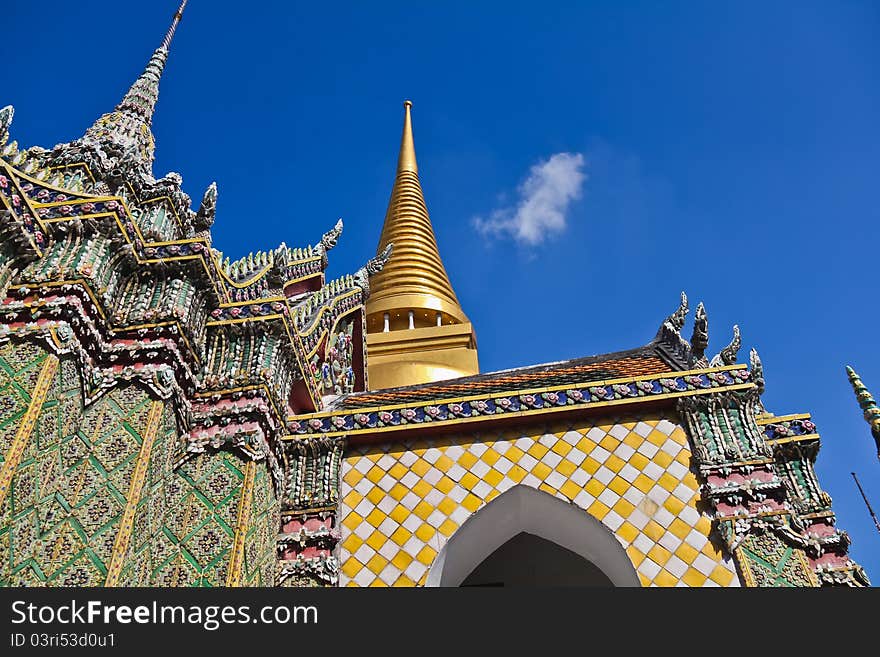 Golden pagoda and stupa at Wat Pra Kaew