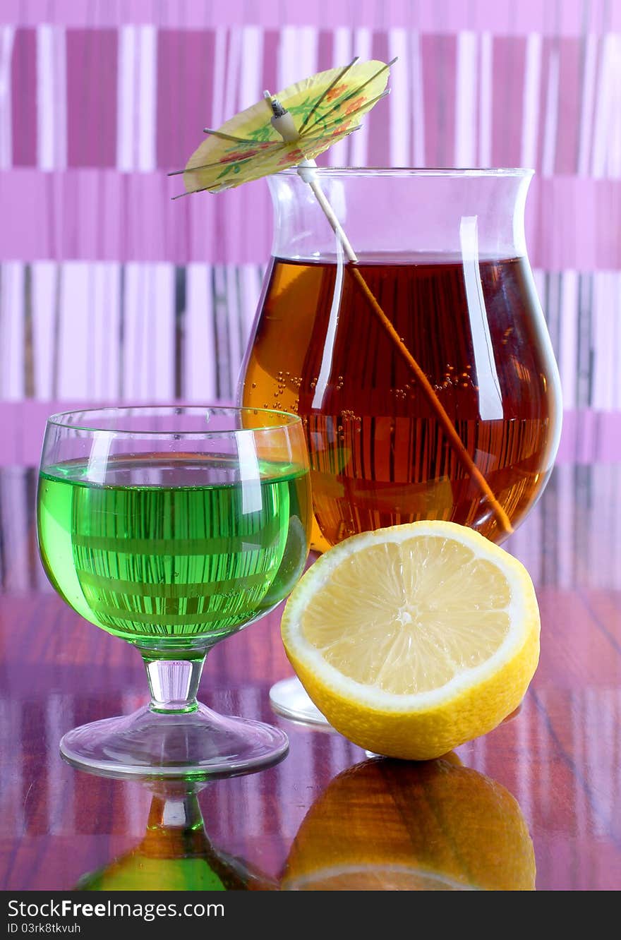 Color photo of a glass cup with a cocktail and lemon