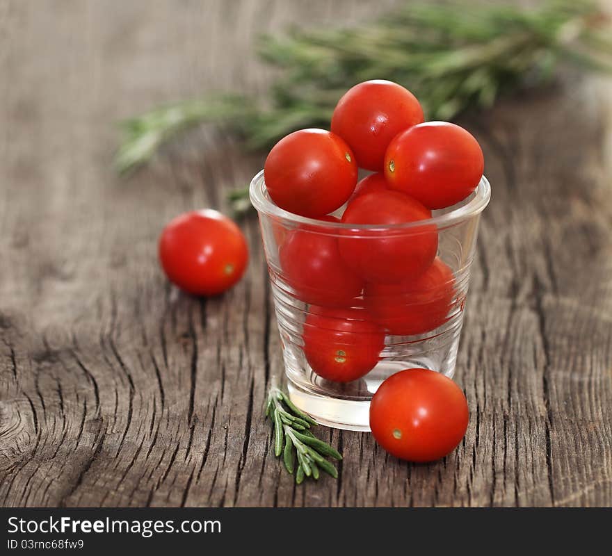 Red tomatoes and basil