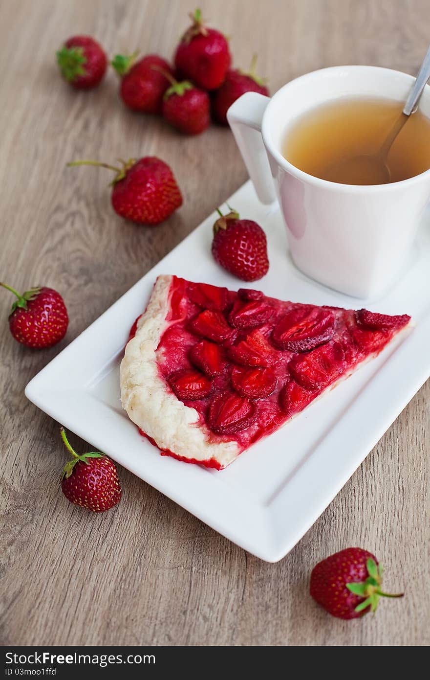 Close-up homemade strawberry pie and a cup of tea