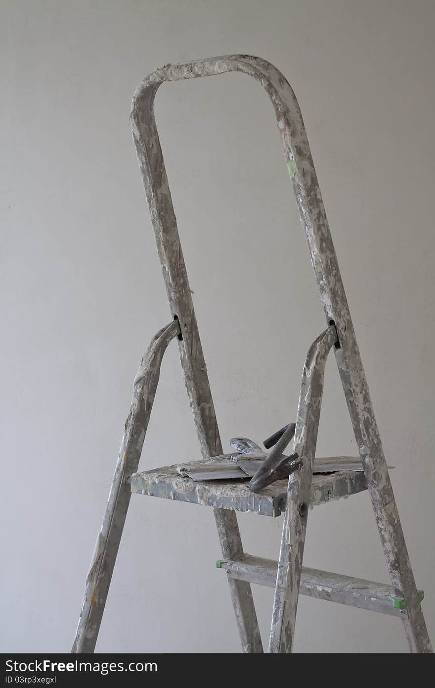 Ladder and putty knife