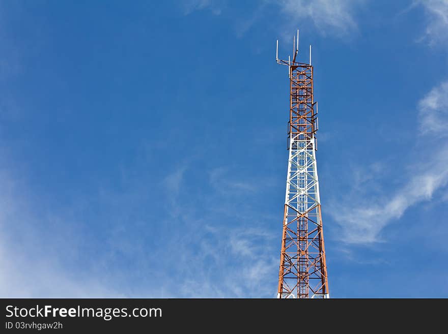 Antennas transmit and receive signals via satellite to use telecommuting. Antennas transmit and receive signals via satellite to use telecommuting.