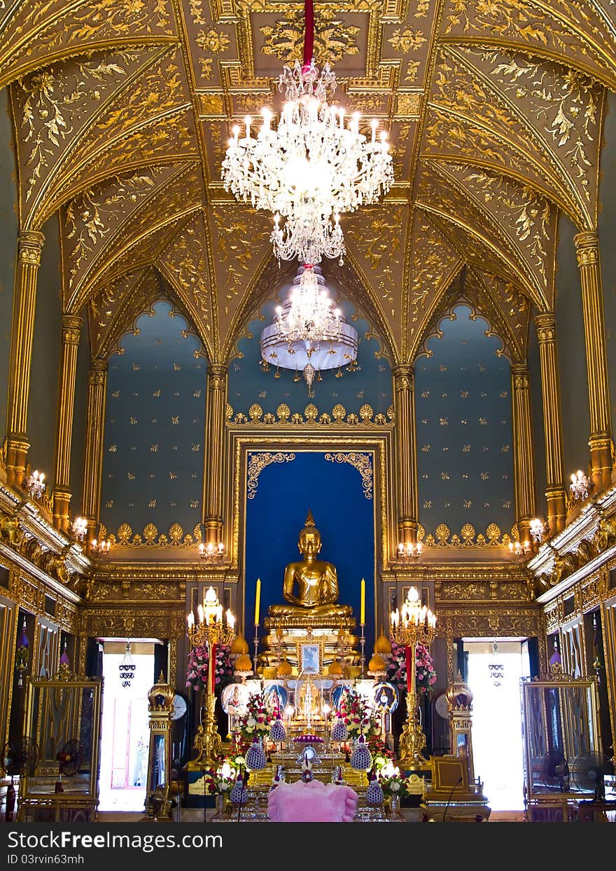 Golden sculpture of the Buddha Angkeeros , Bangkok