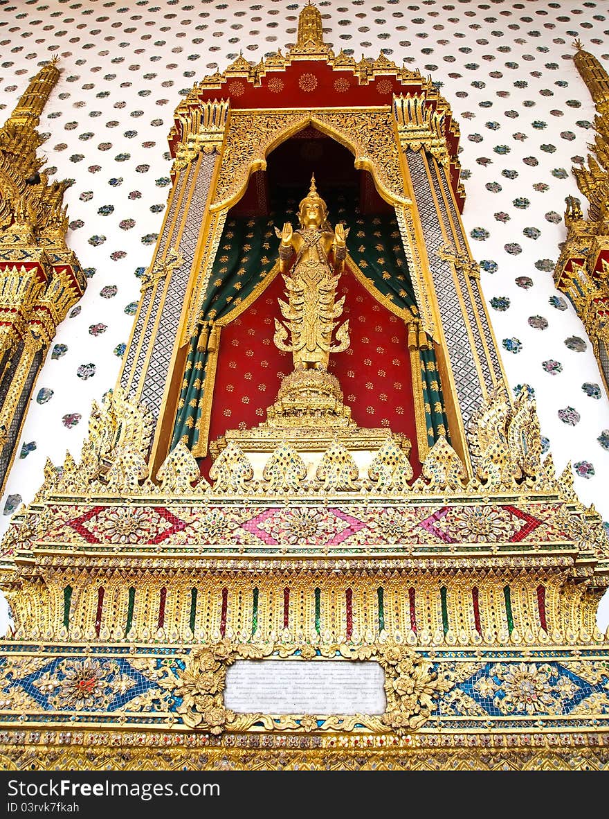 Thai style god (Deva) Golden Statue at the Wat Arun (Temple of the Dawn) is a Buddhist temple (wat) in the Bangkok Yai district of Bangkok, Thailand with blue sky and River background .