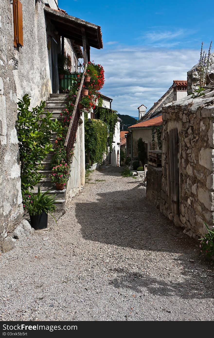 Stanjel - Narrow Street