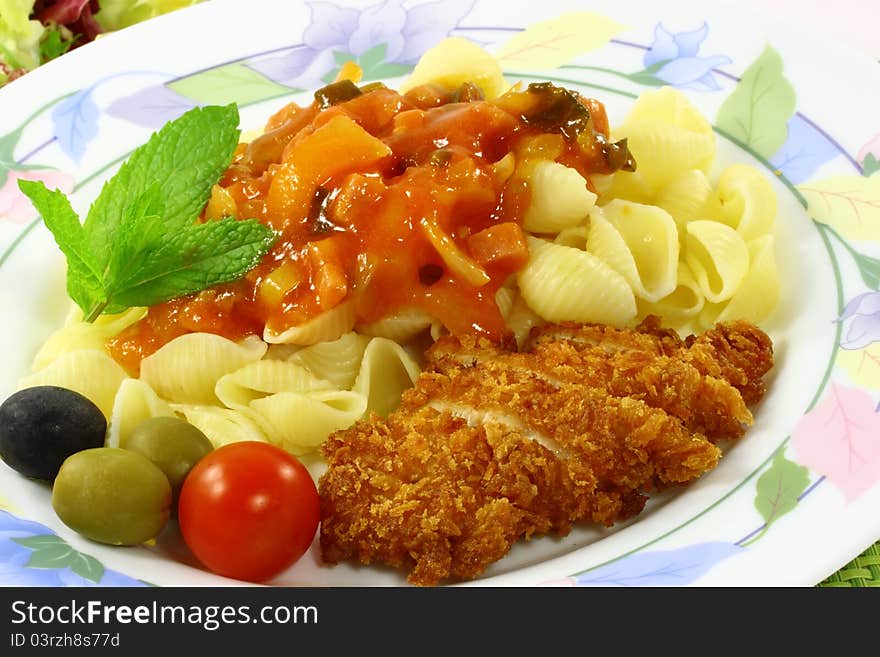 The spaghetti chicken with the sauce from tomatoes in the dish.