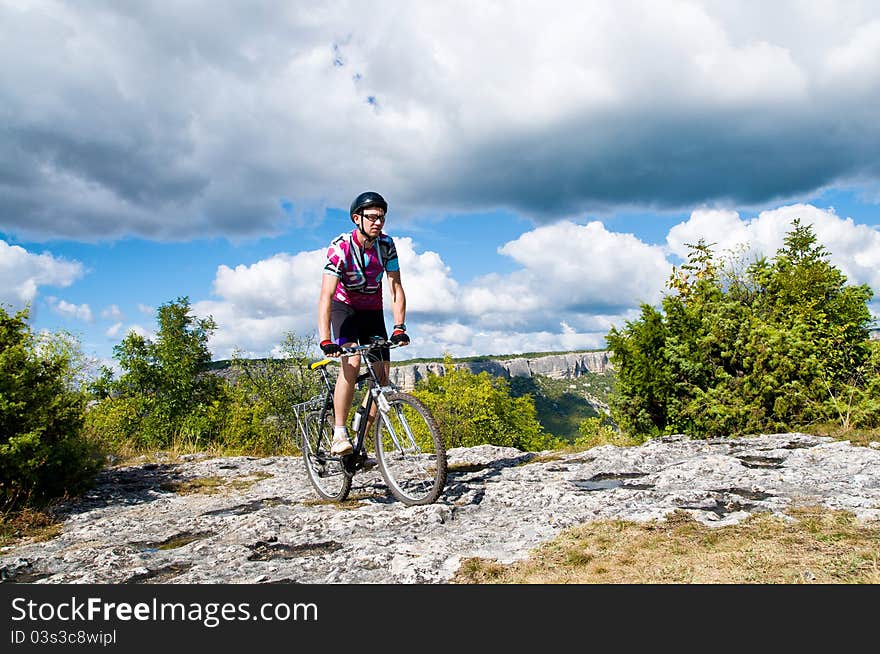 Young sportive man with his black muontain-bike. Young sportive man with his black muontain-bike