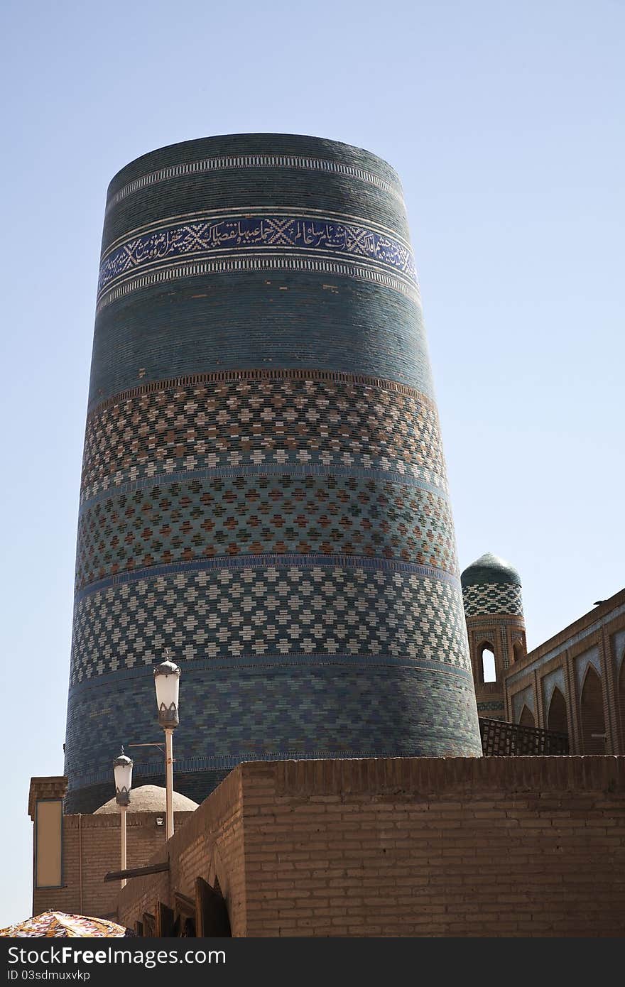 Uzbekitan, the incomplete minaret